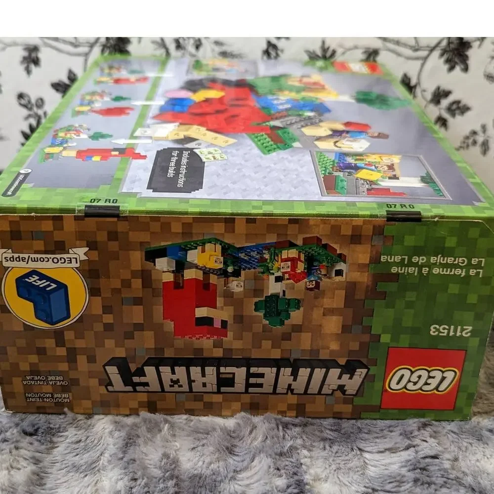 RETIRED NWT 2019 LEGO Minecraft The Wool Farm 21153 Building Kit 260 Pieces